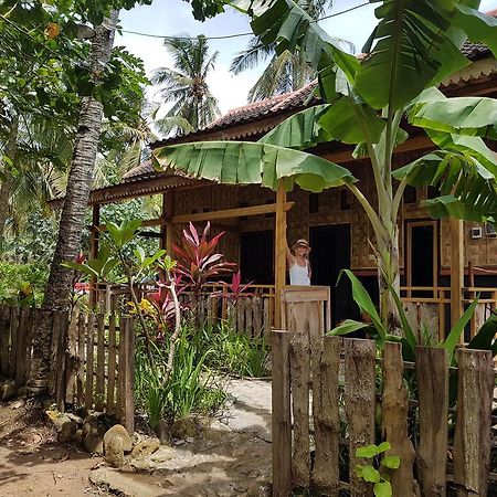 Red Island Bungalows Pasanggaran Exterior foto