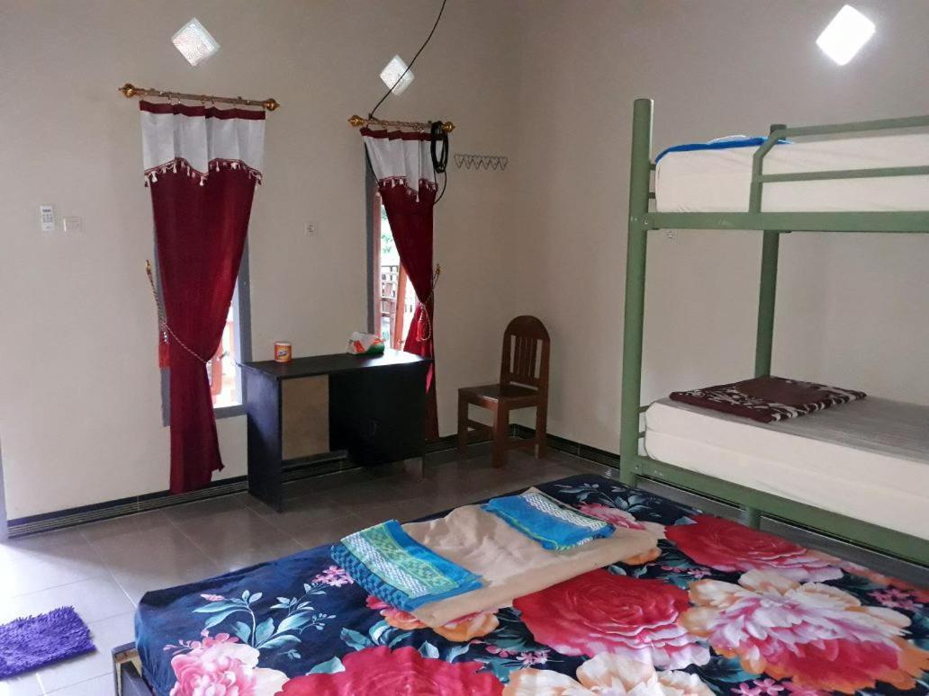 Red Island Bungalows Pasanggaran Habitación foto