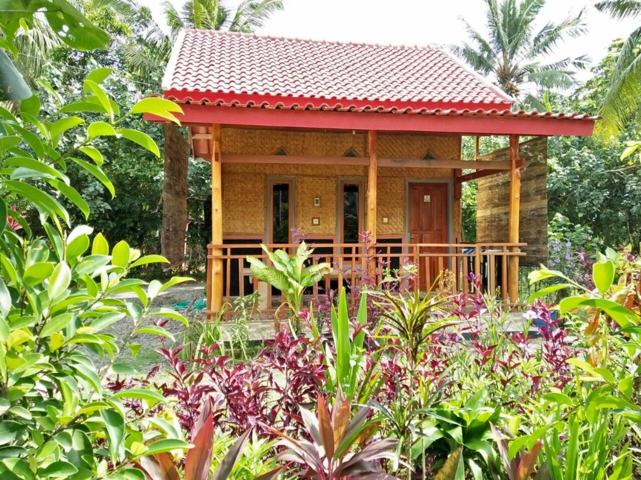 Red Island Bungalows Pasanggaran Habitación foto