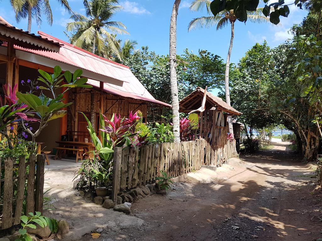 Red Island Bungalows Pasanggaran Exterior foto